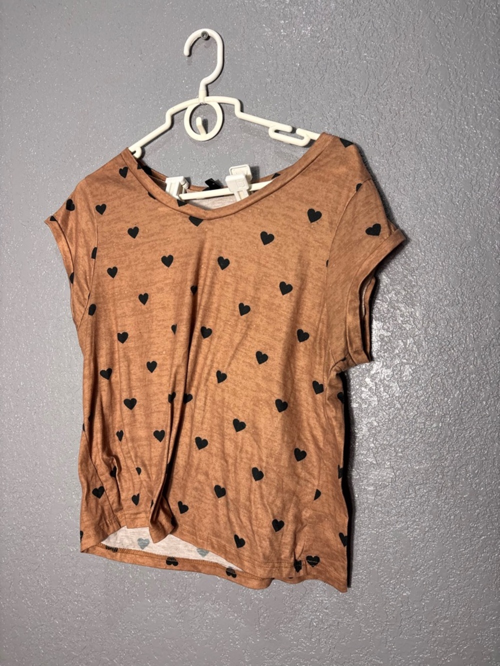 SHEIN Brown Short Sleeve Heart Print Tee